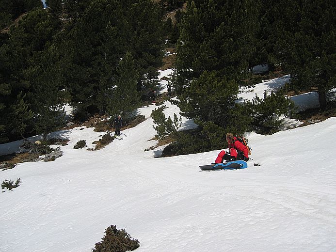 Alle schnallen die Ski wieder an.